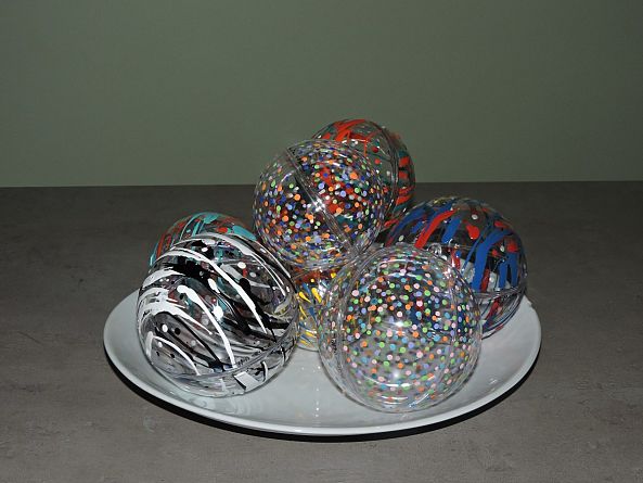 Boules décoratives en plexiglas-Rita  Vandenherrewegen 