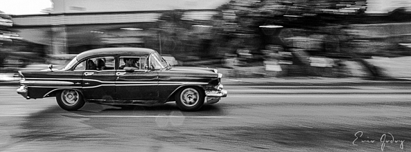 Old Car - B&W-Enio Godoy